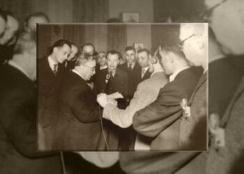 Ο Μεταξάς στο Εθνικό Ίδρυμα Ραδιφωνίας για το διάγγελμα (πηγή: ioannismetaxas.gr)