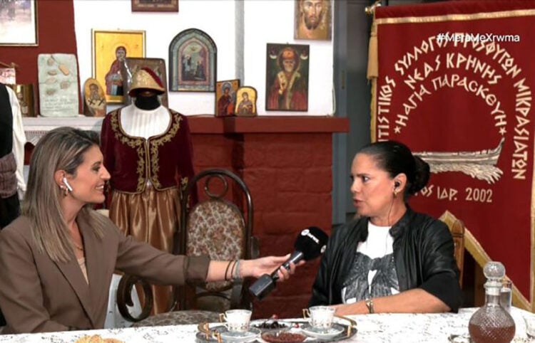 Η Ζαχαρούλα Βαξεβάνη με τη δημοσιογράφο της ΕΡΤ3 (πηγή: Glomex)