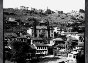 Η Νεοκασάρεια το 1930. Στο κέντρο διακρίνεται το δημαρχείο της πόλης (φωτ.: kulturenvanteri.com)