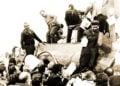 Διανομή του θαυματουργού νερού του Καματερού με το βυτίο (φωτ.: Αρχείο Τ.Α. Μανιατέα)