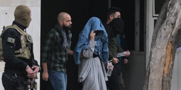 Συλληφθέντες για τις παράνομες επιδοτήσεις του ΟΠΕΚΕΠΕ οδηγούνται στην Ευρωπαϊκή Εισαγγελία, Πέμπτη 23 Οκτωβρίου 2025 (φωτ.: EUROKINISSI / Τατιάνα Μπόλαρη)