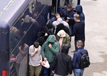 Συλληφθέντες για τις παράνομες επιδοτήσεις του ΟΠΕΚΕΠΕ οδηγούνται στην Ευρωπαϊκή Εισαγγελία (φωτ.: EUROKINISSI / Μιχάλης Καραγιάννης)