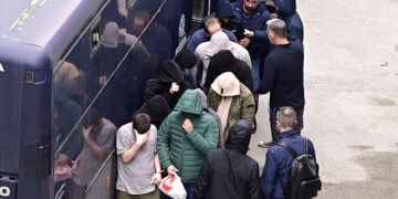 Συλληφθέντες για τις παράνομες επιδοτήσεις του ΟΠΕΚΕΠΕ οδηγούνται στην Ευρωπαϊκή Εισαγγελία (φωτ.: EUROKINISSI / Μιχάλης Καραγιάννης)