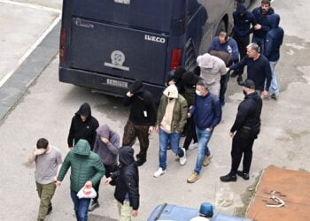 Ορισμένοι από τους κατηγορούμενους για την υπόθεση προσέρχονται για τις απολογίες τους (φωτ.: EUROKINISSI/Μιχάλης Καραγιάννης)