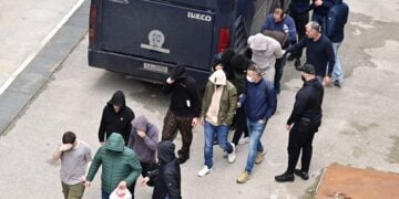 Ορισμένοι από τους κατηγορούμενους για την υπόθεση προσέρχονται για τις απολογίες τους (φωτ.: EUROKINISSI/Μιχάλης Καραγιάννης)