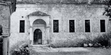 Αστική σχολή με επτά τάξεις στη Σαφράμπολη (πηγή: «Η Έξοδος», τόμ. ΙΒ' / Προσφορά Χρ. Περδικόπουλου)
