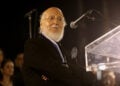Στιγμιότυπο από τη βράβευση του Διονύση Σαββόπουλου από το Δήμο Θεσσαλονίκης, 2024  (φωτ.: ΜΟΤΙΟΝ ΤΕΑΜ / Βασίλης Βερβερίδης)