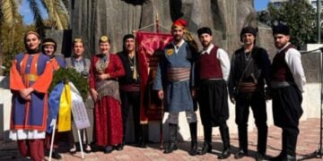 Μέλη του Συνδέσμου Μικρασιατών «Αλησμόνητες Πατρίδες» μαζί με μέλη του Συλλόγου Ποντίων Νέας Φιλαδέλφειας – Νέας Χαλκηδόνας «Δημήτριος Υψηλάντης» (φωτ.: facebook/Σύνδεσμος Μικρασιατών Ν. Φιλαδέλφειας - Ν. Χαλκηδόνας)