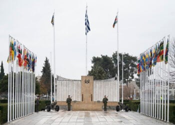 Το ηρώο στο στρατόπεδο «Πλαστήρα», το οποίο επισκέφθηκαν οι μαθητές (φωτ. αρχείου: ΑΠΕ-ΜΠΕ / Γραφείο Τύπου ΥΠΕΘΑ)