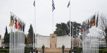 Το ηρώο στο στρατόπεδο «Πλαστήρα», το οποίο επισκέφθηκαν οι μαθητές (φωτ. αρχείου: ΑΠΕ-ΜΠΕ / Γραφείο Τύπου ΥΠΕΘΑ)