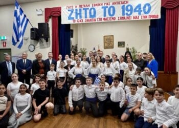 Μέλη της ελληνικής κοινότητας Νέας Νότιας Ουαλίας σε αναμνηστική φωτογραφία από την εκδήλωση (φωτ.: The Greek Herald)