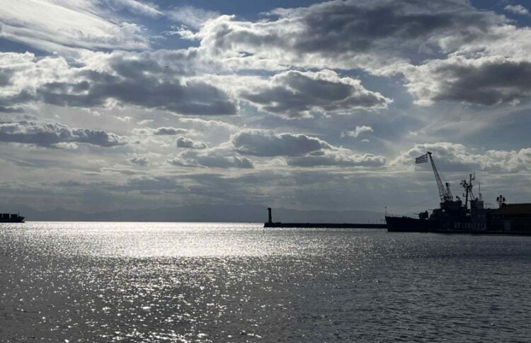 Σύννεφα στον ουρανό της Θεσσαλονίκης (φωτ.: Γιώργος Κουρκουρίκης)