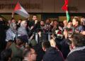 Τούρκοι ακτιβιστές, μέλη του Global Sumud Flotilla, δίνουν συνέντευξη Τύπου μετά την άφιξή τους στο αεροδρόμιο της Κωνσταντινούπολης (φωτ.: EPA/STR)