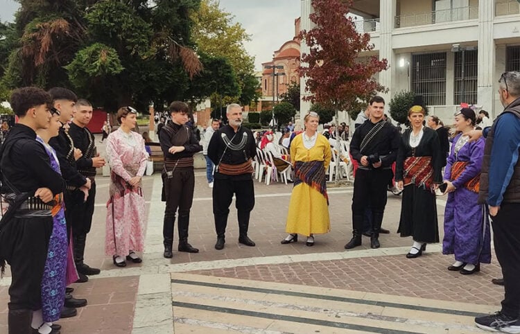 (Φωτ.: facebook / Σύλλογος Ποντίων Χορευτών Ξάνθης «Τραντέλλενες»)