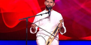 Ο Αλέξανδρος Φωστηρόπουλος στη σκηνή του «The Voice» (πηγή: Glomex)