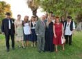 Η θεατρική ομάδα του δήμου Βριλησσίων που θα παίξει στην κωμωδία του Πόντιου θεατρικού συγγραφέα Δ. Ψαθά, με την εγγονή του συγγραφέα, Λένα Νίτσου-Ψαθά στο κέντρο (φωτ.: Αρχείο Λένας Ψαθά - Έφης Πίκουλα Βουγιουκλάκη)