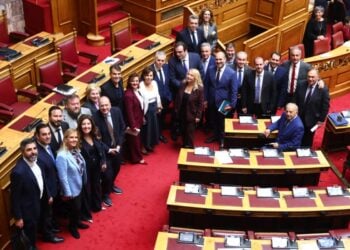 Εικόνα από τη συζήτηση και ψήφιση στην Ολομέλεια της Βουλής του σχεδίου νόμου «Φορολογική μεταρρύθμιση για το δημογραφικό και τη μεσαία τάξη - Μέτρα στήριξης για την κοινωνία και την οικονομία» (φωτ.: Γιάννης Παναγόπουλος/ EUROKINISSI)