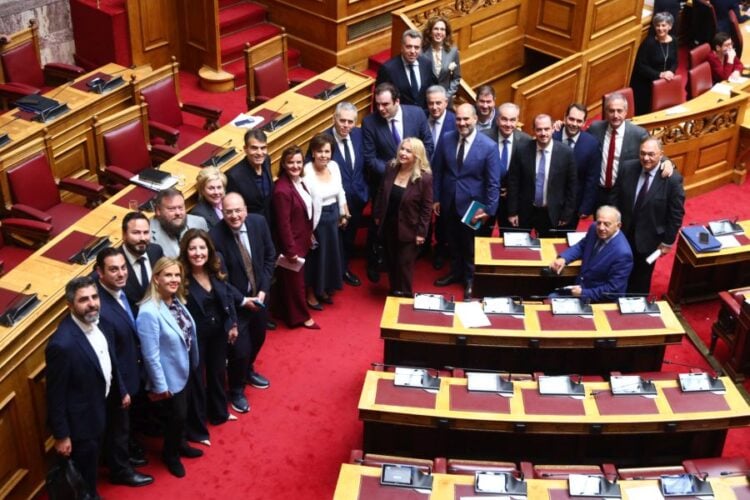 Εικόνα από τη συζήτηση και ψήφιση στην Ολομέλεια της Βουλής του σχεδίου νόμου «Φορολογική μεταρρύθμιση για το δημογραφικό και τη μεσαία τάξη - Μέτρα στήριξης για την κοινωνία και την οικονομία» (φωτ.: Γιάννης Παναγόπουλος/ EUROKINISSI)