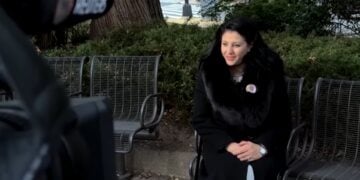 Η χήρα του διαφωνούντα σαουδάραβα δημοσιογράφου Τζαμάλ Κασόγκι, Χανάν Ελάτρ Κασόγκι στη διάρκεια συνέντευξής της με το πρακτορείο Reuters (φωτ.: YouTube)