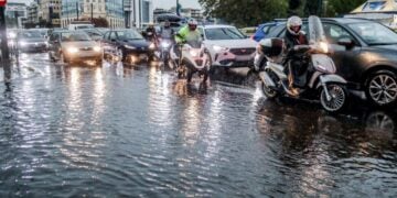 Ποτάμια έγιναν κάποιοι δρόμοι της Αθήνας (φωτ.: Γιάννης Παναγόπουλος / EUROKINISSI)