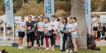 Η Chief People Officer του ΟΠΑΠ, Αιμιλία Στέλιαρου, και η Chief Legal, Regulatory & Compliance Officer, Νάνση Βέρρα με την ομάδα του ΟΠΑΠ στο Ladies Run