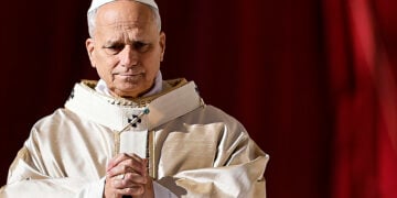 Ο πάπας Λέων ΙΔ’ προεξάρχει στη Θεία Λειτουργία για το Ιωβηλαίο των Χορωδιών και των Χορωδιακών Συνόλων, στην Πλατεία του Αγίου Πέτρου στο Βατικανό, 23 Νοεμβρίου 2025 (φωτ.: EPA / Angelo Carconi)