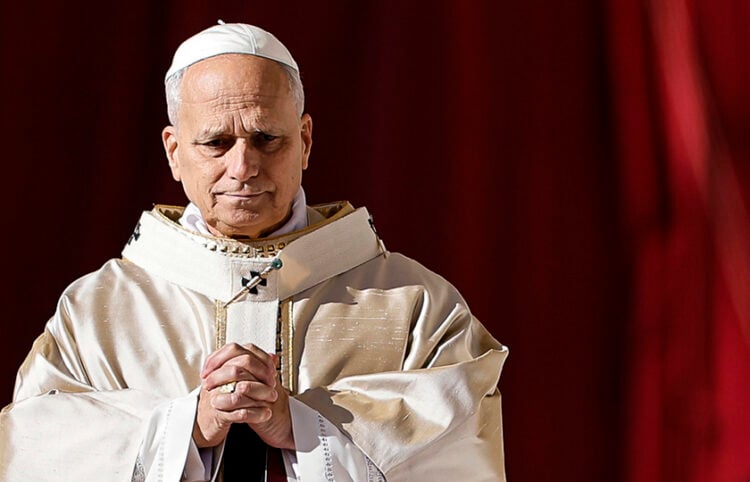 Ο πάπας Λέων ΙΔ’ προεξάρχει στη Θεία Λειτουργία για το Ιωβηλαίο των Χορωδιών και των Χορωδιακών Συνόλων, στην Πλατεία του Αγίου Πέτρου στο Βατικανό, 23 Νοεμβρίου 2025 (φωτ.: EPA / Angelo Carconi)