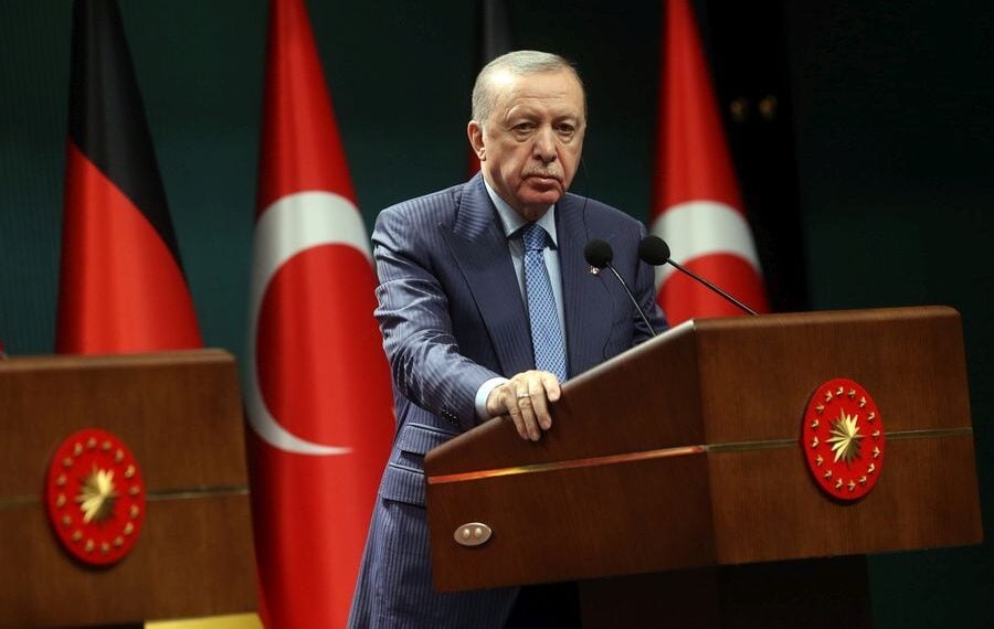 Ο Τούρκος πρόεδρος Ρετζέπ Ταγίπ Ερντογάν  κατά τη διάρκεια συνέντευξης Τύπου στο Προεδρικό Μέγαρο στην Άγκυρα (φωτ. αρχείου: EPA/ NECATI SAVAS)