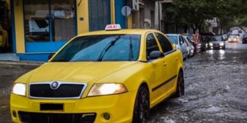 Στιγμιότυπο από την περιοχή του Κολωνού κατά την διάρκεια της καταιγίδας στην Αθήνα (φωτ.: EUROKINISSI / Γιώργος Κονταρίνης)