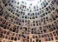 Η αίθουσα με τις φωτογραφίες και τα ονόματα των θυμάτων στο Γιαντ Βασέμ (φωτ.: Gary Todd / commons.wikimedia.org)