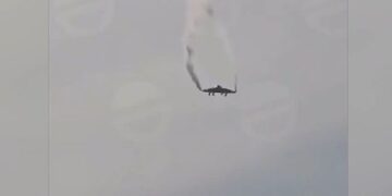 Το τουρκικό αεροσκάφος την ώρα της πτώσης (φωτ.: glomex)