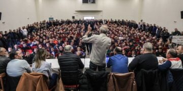 Στιγμιότυπο από την πανελλαδική σύσκεψη των αγροτών στη Νίκαια της Λάρισας (φωτ.: EUROKINISSI)