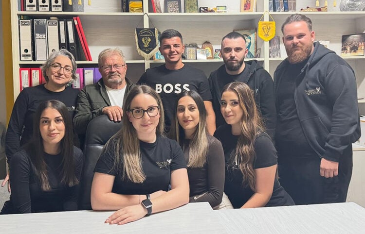 Το νέο Διοικητικό Συμβούλιο των «Ακριτών του Πόντου» (φωτ.: Facebook / Σύλλογος Ποντίων Ασπροπύργου «Οι Ακρίτες Του Πόντου»)