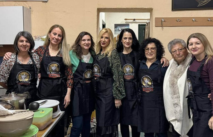 Αναμνηστική φωτογραφία από την 24η «Βραδιά ποντιακών εδεσμάτων» (φωτ.: Facebook / Ακρίτες Σερρών)