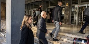 Οι γονείς του Άλκη Καμπανού προσήλθαν το πρωί στο δικαστήριο (φωτ.: ΜΟΤΙΟΝΤΕΑΜ/Βασίλης Βερβερίδης)