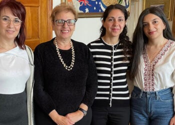 Η αντιπροσωπεία του Συλλόγου με την αντιπεριφερειάρχη Μαρλια Λιονή (φωτ.: facebook / Σύλλογος Ποντίων και Φίλων Π.Ε. Ρεθύμνης «Αροθυμία»)