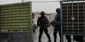 Επιχείρηση για την εκκένωση κλειστής δομής (φωτ.: αρχείο EUROKINISSI / Βασίλης Ρεμπάπης)