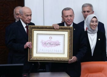 Ερντογάν και Μπαχτσελί στην Εθνοσυνέλευση κατά τη διάρκεια της ορκωμοσίας του Τούρκου πρόεδρου, 3 Ιουνίου 2023 (φωτ.: EPA / Necati Savas)