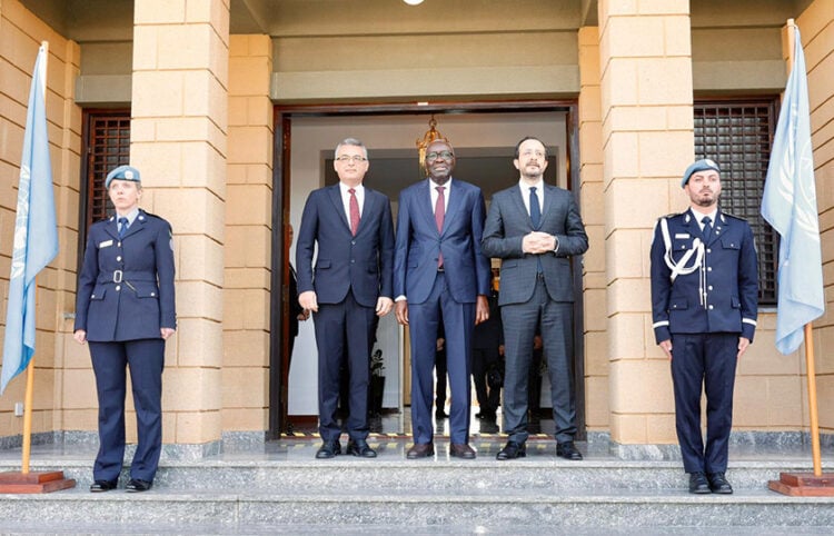 Τουφάν Ερχιουρμάν και Νίκος Χριστοδουλίδης, και στη μέση ο Χασίμ Ντιάν, 20 Νοεμβρίου 2025 (φωτ.: Χ / UN Cyprus / Peter Šulgan)