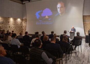 Στη διάρκεια των εκδηλώσεων προβλήθηκαν αποσπάσματα από ομιλίες του Μιχάλη Χαραλαμπίδη (φωτ.: Facebook / Pafos Municipality - Δήμος Πάφου)