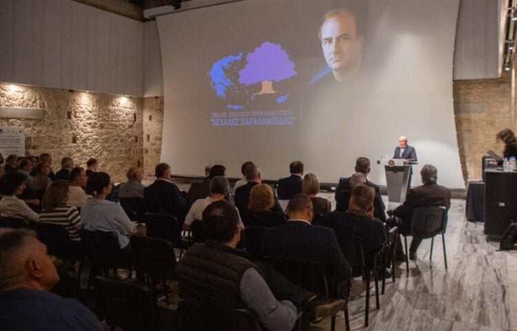 Στη διάρκεια των εκδηλώσεων προβλήθηκαν αποσπάσματα από ομιλίες του Μιχάλη Χαραλαμπίδη (φωτ.: Facebook / Pafos Municipality - Δήμος Πάφου)