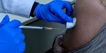 Η παραπληροφόρηση διογκώθηκε στη διάρκεια της πανδημίας σχετικά με τα εμβόλια για τον covid (φωτ. αρχείου: EUROKINISSI/Τατιάνα Μπόλαρη)