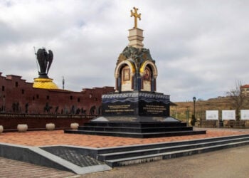 «Μνημείο τραγωδίας των Ελλήνων του μικρασιατικού Πόντου 1916-1923» στο Γιεσεντουκί (πηγή: yandex.ru)