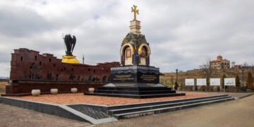 «Μνημείο τραγωδίας των Ελλήνων του μικρασιατικού Πόντου 1916-1923» στο Γιεσεντουκί (πηγή: yandex.ru)