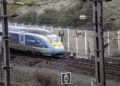 Το Eurostar, ένα τρένο υψηλής ταχύτητας που συνδέει το Λονδίνο με πόλεις της ηπειρωτικής Ευρώπης, όπως το Παρίσι και τις Βρυξέλλες, μέσω της Σήραγγας της Μάγχης (φωτ.: EPA / Teresa Suarez)