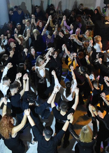 Στιγμιότυπο από παλαιότερο γλέντι του σωματείου (φωτ.: facebook / Σύλλογος Ποντίων Αγίας Βαρβάρας «Ο Φάρος»)