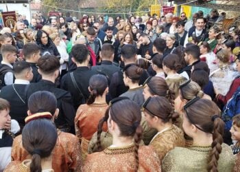 Κόσμος και... ντουνιάς στα στεφανώματα (φωτ.: Facebook / Vasilios Mouratidis)