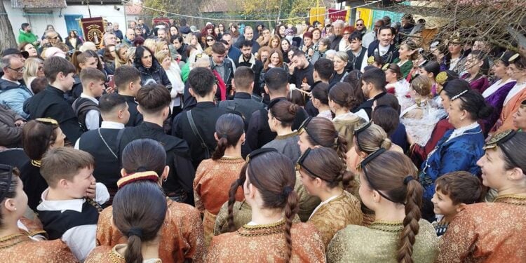 Κόσμος και... ντουνιάς στα στεφανώματα (φωτ.: Facebook / Vasilios Mouratidis)