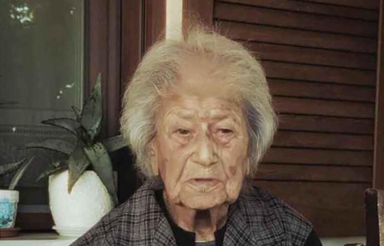 Η γιαγιά Άννα, στα 104 της στη Νέα Σινασό Εύβοιας (πηγή: Facebook / Fotis Parakatselakis)