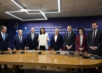 Στιγμιότυπο από την παρουσίαση τη συμφωνία κυβέρνησης, υπουργείου και εθνικών εταίρων (φωτ.: EUROKINISSI/Μιχάλης Καραγιάννης)